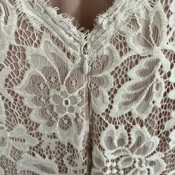 Betsey and Adam Lace Illusion Mermaid Gown NWT - Picture 8 of 9